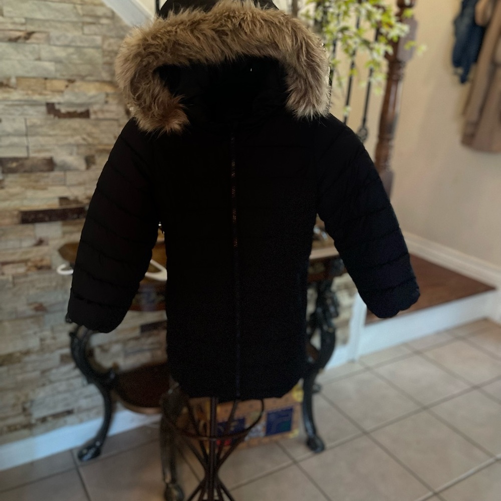 Gap Girls Black puffer Jacket / faux fur hood/Good condition